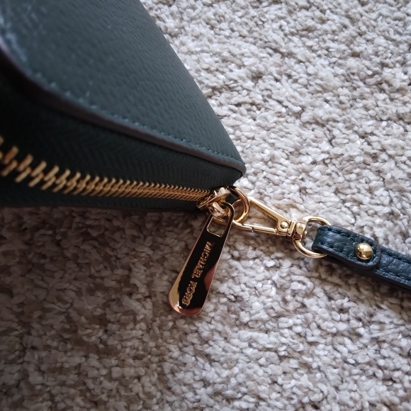 NWT Green Michael Kors Wristlet - Picture 6 of 8